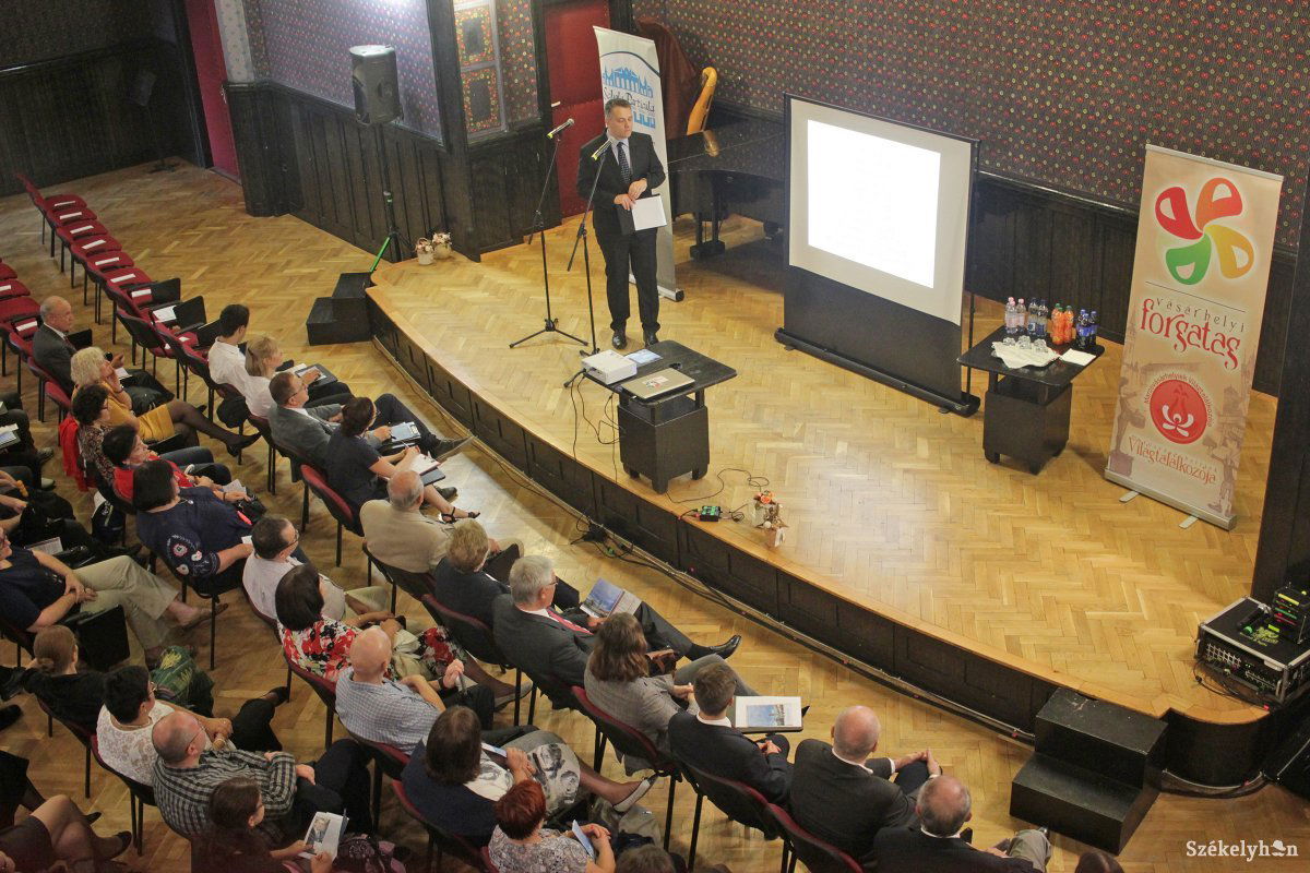 A kisteremben sikereik titkáról, a marosvásárhelyiségről vallottak a világtalálkozó kerekasztal-beszélgetésén a meghívottak •  Fotó: Haáz Vince