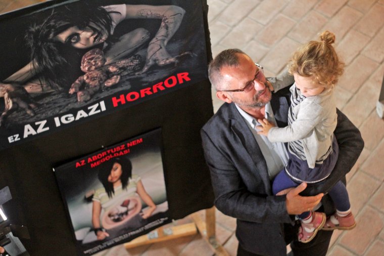 Tabutémák avagy hangos kiáltás a családokért – multimédiás tárlat nyílt Marosvásárhelyen