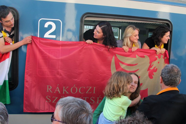 Ünnepélyt szerveztek Gyergyóban a zarándokvonat utasainak fogadására