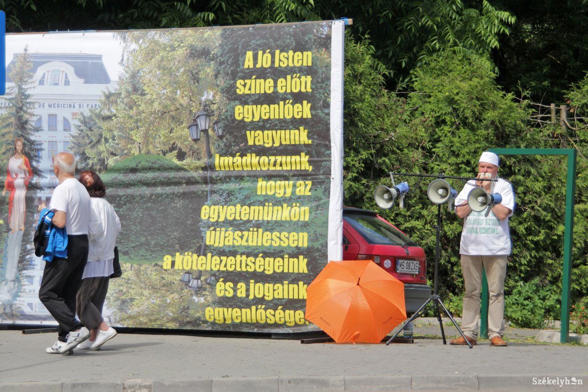 Ádám Valérián Marosvásárhelyen és Bukarestben is tiltakozott az orvosi egyetem uralkodó állapotok ellen. Archív •  Fotó: Haáz Vince
