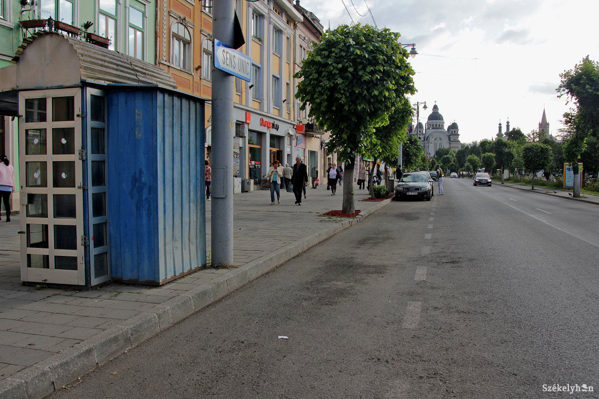 Kevesebben parkoltak a főtérnél a megszokotthoz képest, amióta újra fizetni kell a megállásért &bullet;  Fotó: Haáz Vince