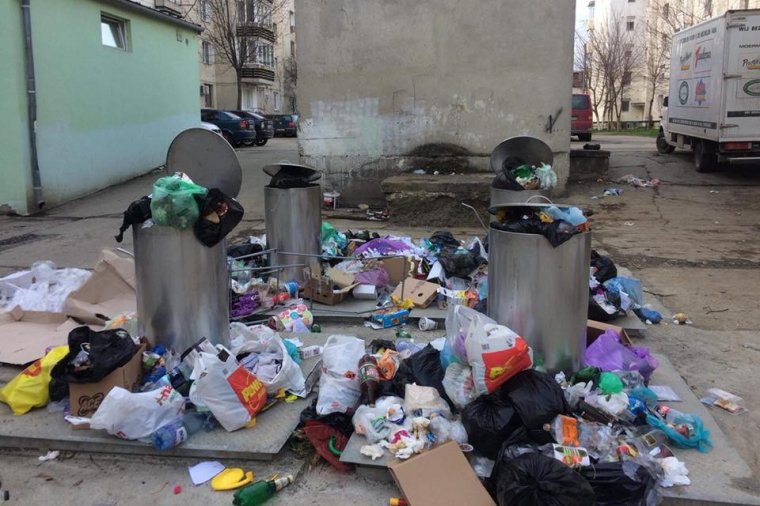 Nem nyel el elég szemetet a föld alatti kuka – panaszkodnak a lakók