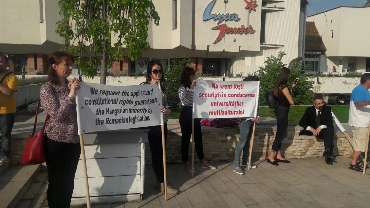 Tüntettek a MOGYE megmaradásáért