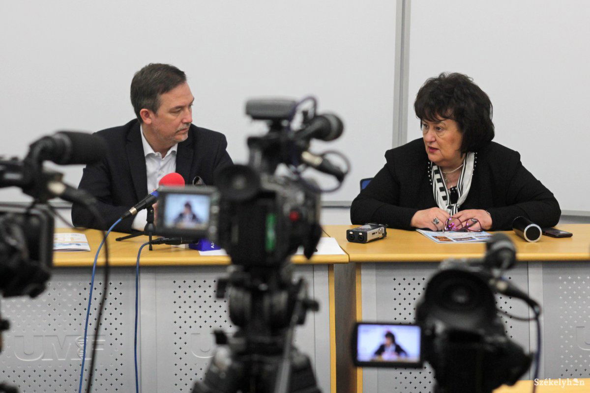 A sajtótájékoztatón elhangzott, a marosvásárhelyi intézetben nagy hangsúlyt fektetnek a szakemberek képzésére • Fotó: Haáz Vince