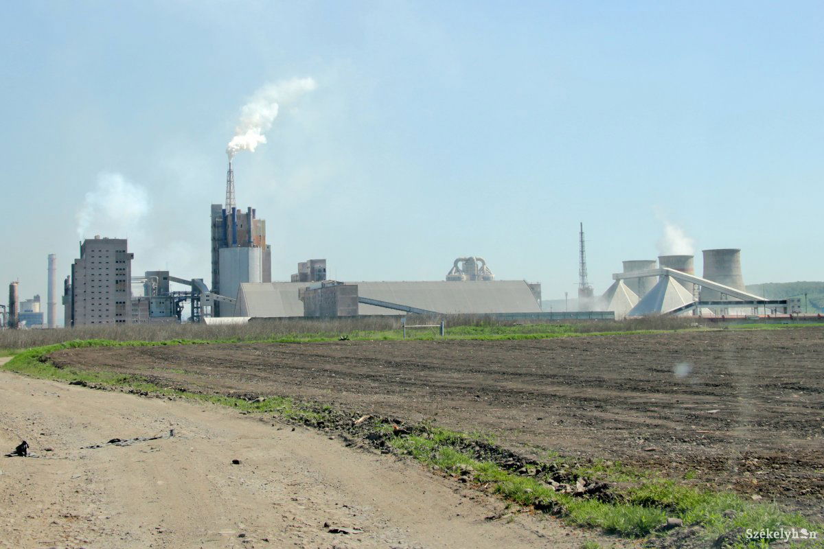 A vegyipari kombinát ülepítőjét uniós pénzekből födik be • Fotó: Haáz Vince