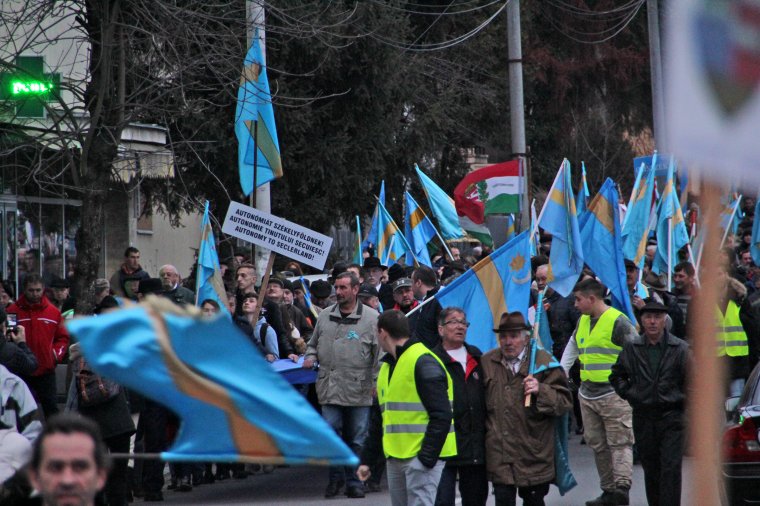 Politikai nyilatkozatként terjesztette be Kulcsár az SZNT-petíciót