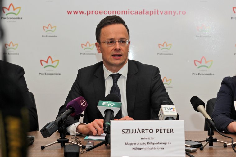 „Nem segít a botránykeltés” – Szijjártó Péter az iskolaügyről, a gyorsvasútról, a Romániára nehezedő brüsszeli nyomásról