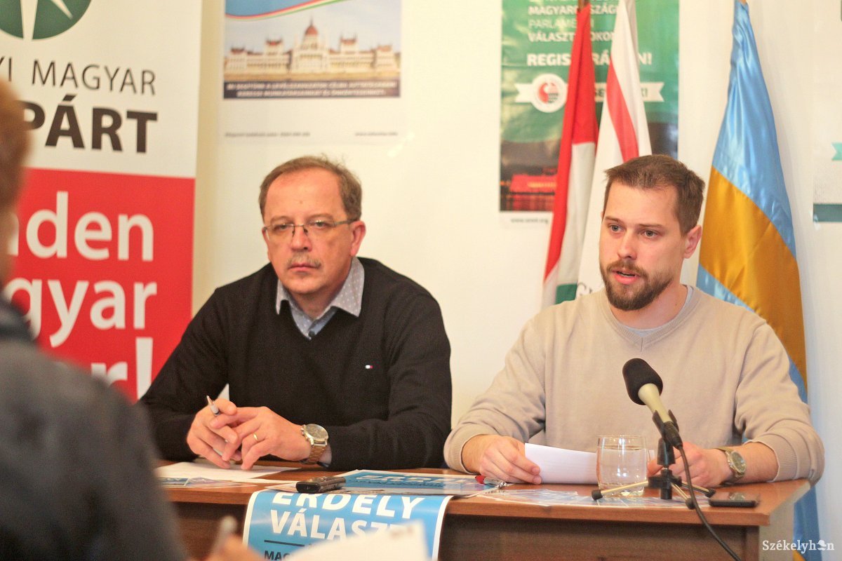 Kirsch Attila és Brassai Hunor mindenkit arra biztat, időben adja le szavazatát •  Fotó: Haáz Vince