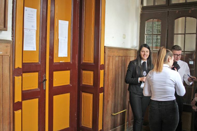 Nem megoldás az előrehozott érettségi: számos kritika éri az ellentmondásos újítást