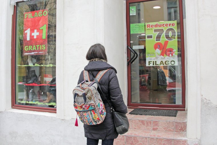 Nem az olcsó darabok kaphatók szinte ingyen, inkább a több száz lejért kínált termék van féláron