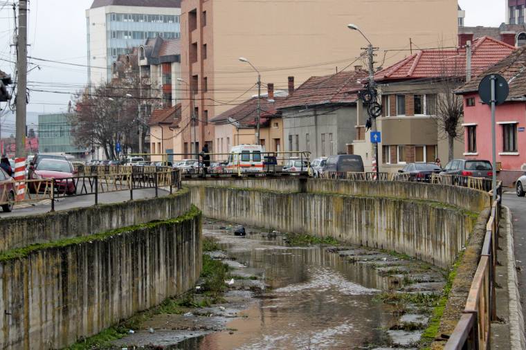 Nem csak parkolóhelyeket szeretne Florea a patak fölé
