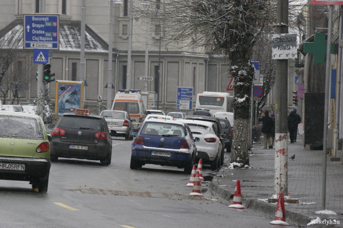 A lakók bosszúsak a felszámolt Forradalom utcai parkolóhelyek miatt •  Fotó: Gálna Zoltán