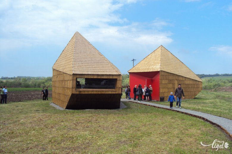 Az ásatások helyén megvalósult római pavilon •  Fotó: Antal Erika
