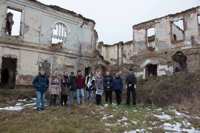 „Kastélyőrök” mentenék a menthetőt Abafáján