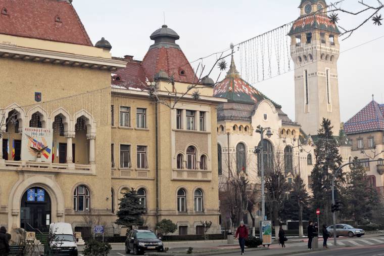 Magyar és román nyelvű ismerkedés Marosvásárhely épületeivel