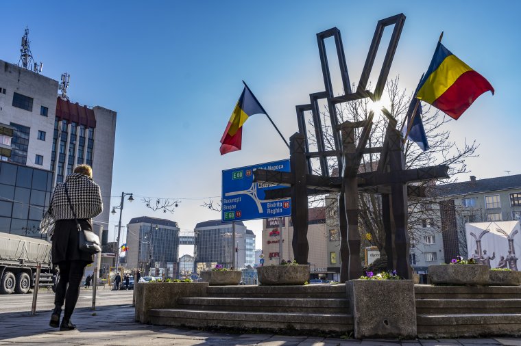 Visszahelyezték a győzelem szimbólumát Marosvásárhelyen