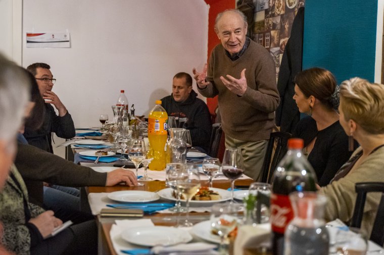 Az étel mellé jó történet is kell
