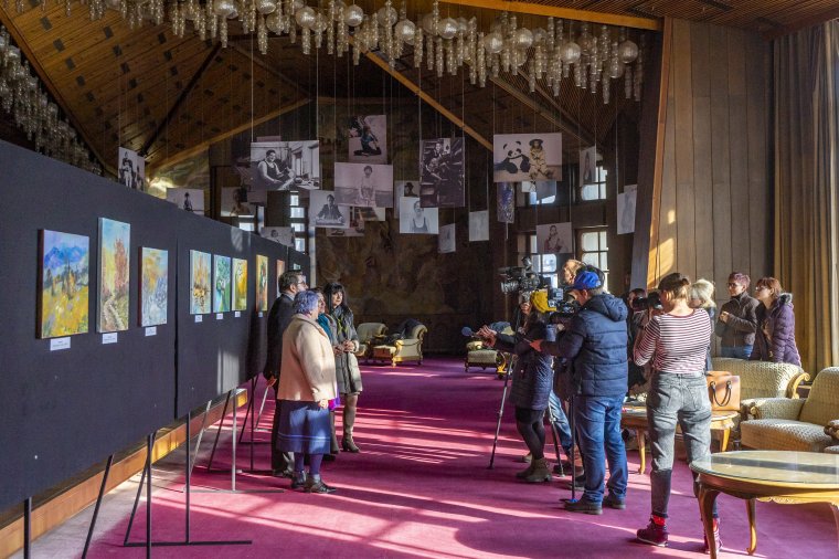 Festményt karácsonyra: jótékonysági célból