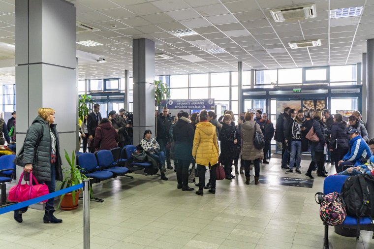 Napelemek segítségével fűtik ki a jövőben a marosvásárhelyi repülőteret
