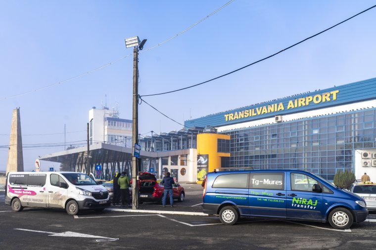 Menetrendszerinti autóbuszjáratok indulnak Csíkszeredából a marosvásárhelyi reptérre