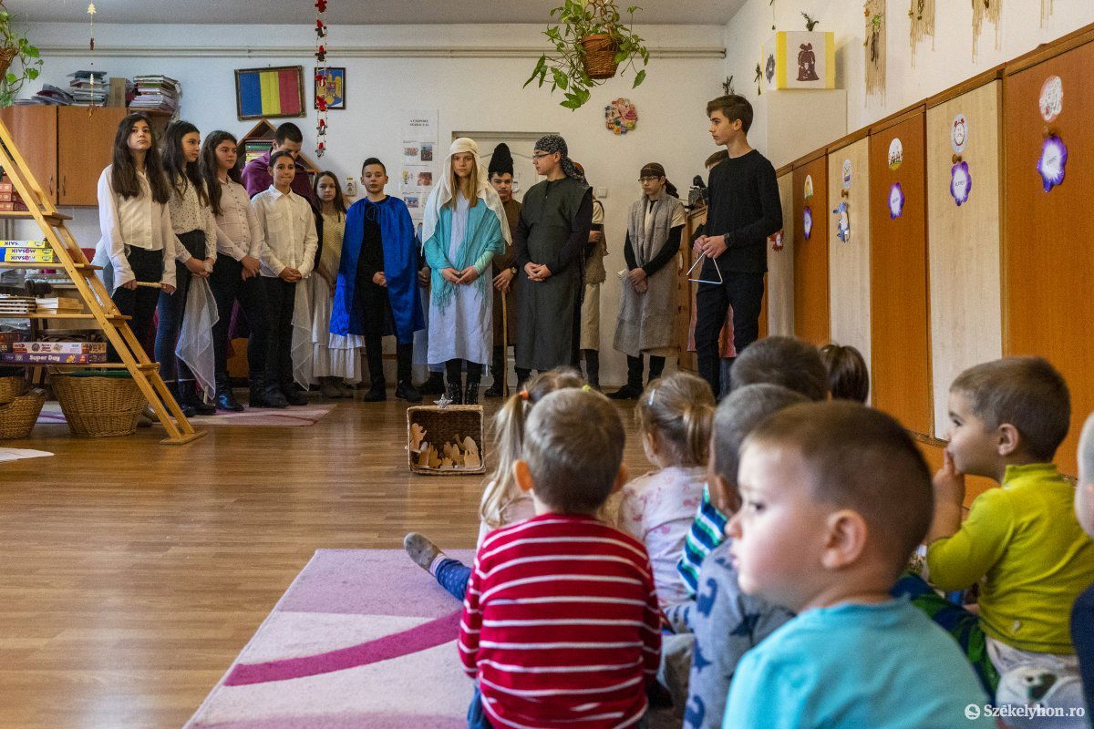 Hetedikes pásztorok és kis közönségük •  Fotó: Haáz Vince