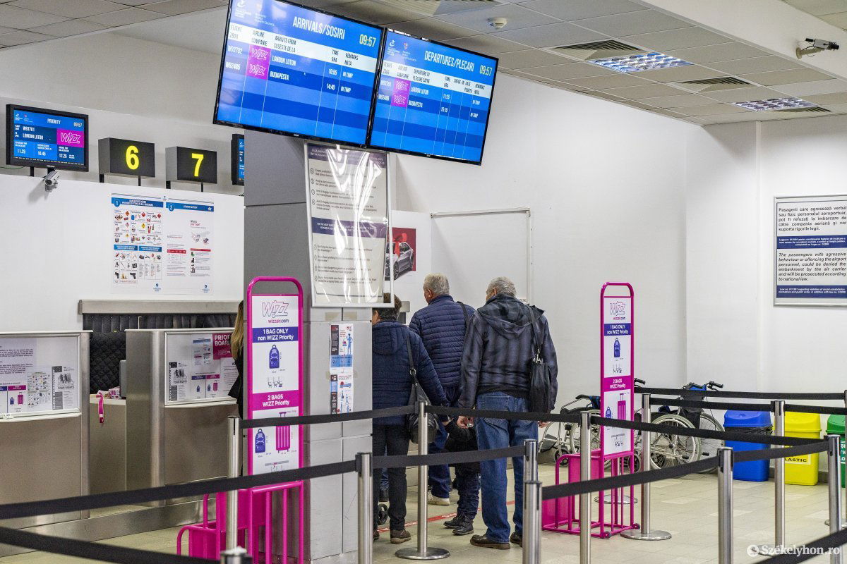 A repülővel érkezők nyilatkozatot kell kitöltsenek és annak függvényében hogy honnan érkeztek otthoni elkülönítésbe  kell vonuljanak. Képünk illusztráció •  Fotó: Haáz Vince