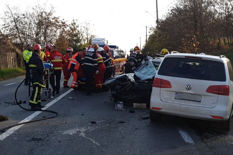Három gépkocsi ütközött, forgalomkorlátozást léptettek érvénybe