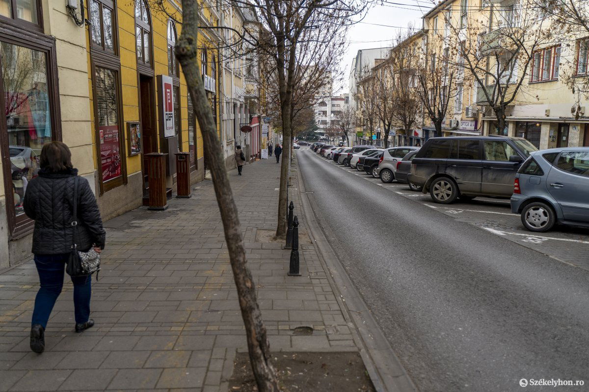 A beterjesztő parkoló és közlekedő autók nélküliként képzeli el Bolyai utcát. Az önkormányzat ódzkodik •  Fotó: Haáz Vince