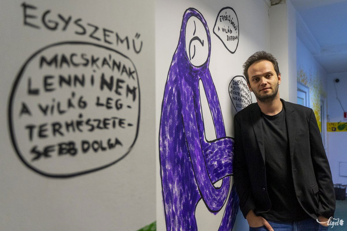 Önmagát nem is nevezné kritikusnak. Azt szokta mondani, hogy filmnépszerűsítő projektjei vannak •  Fotó: Haáz Vince