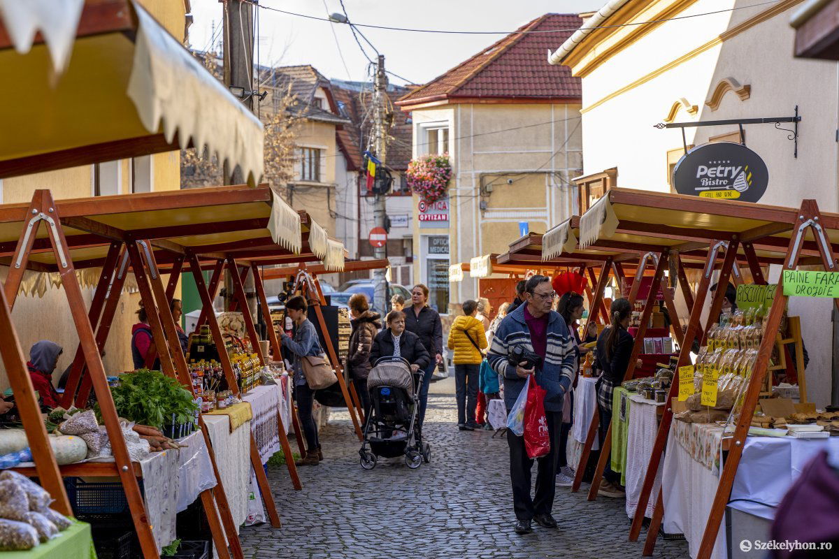A marosvásárhelyi Rákóczi-lépcső alatti kis utca is ismét megtelik élettel. Archív &bullet;  Fotó: Haáz Vince