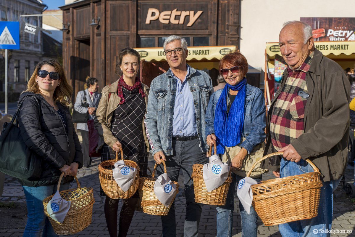 Jó példát mutatnak a rotarysok •  Fotó: Haáz Vince