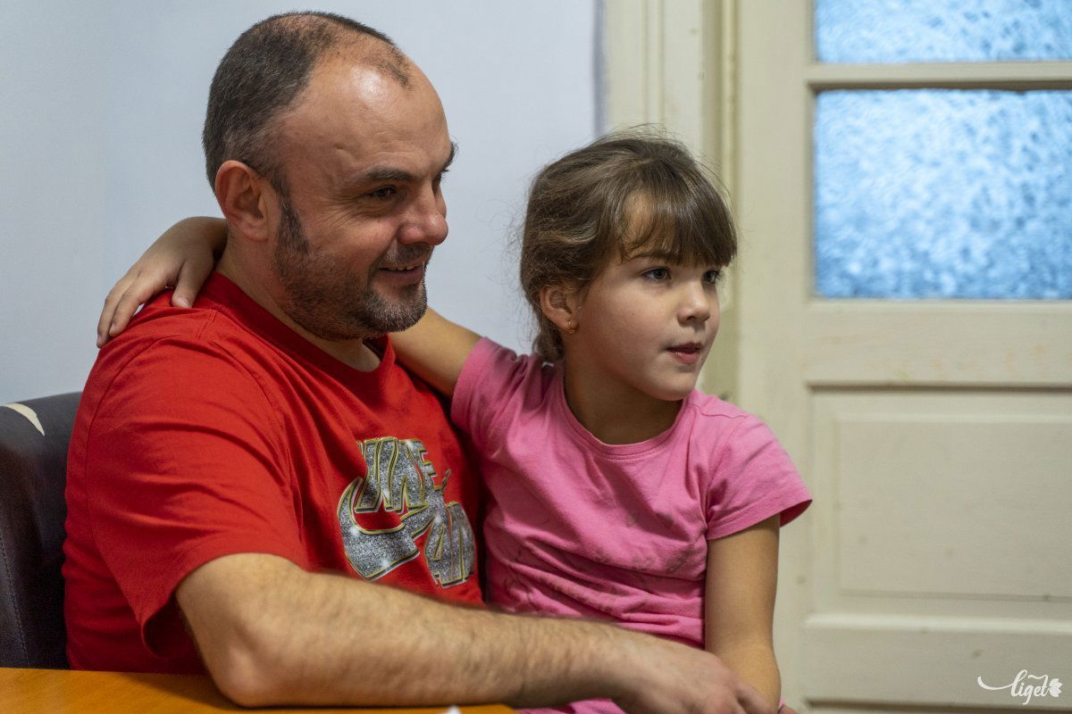 Édesapja, Szász Péter, és húga, Villő. Mindenki a népzene szeretetébe nőtt bele •  Fotó: Haáz Vince