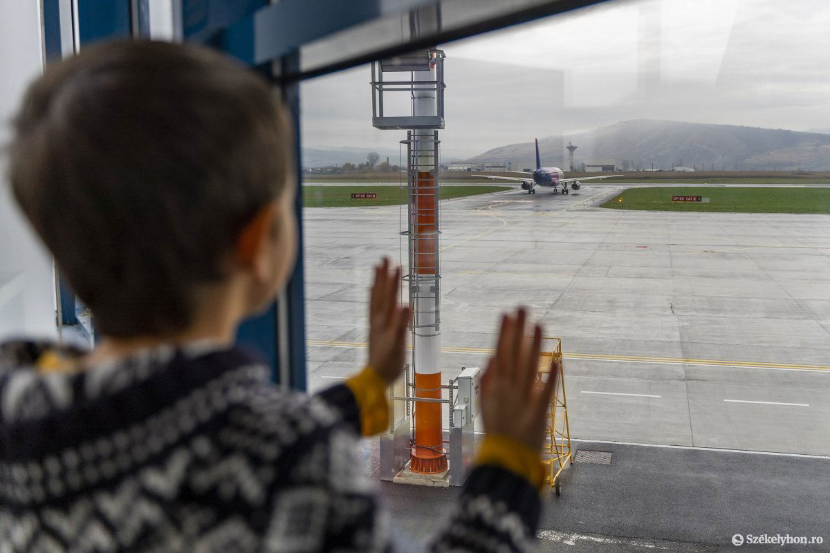 Folyamatos kapcsolattartásra ösztönzik a külföldön dolgozó szülőket a gyermekvédők •  Fotó: Haáz Vince