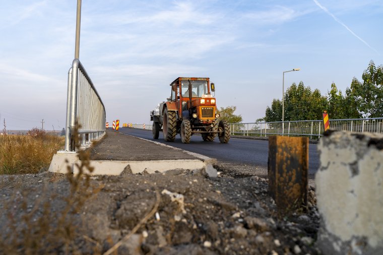 „Lelépett” a kivitelező, elakadt a kerelőszentpáli felüljáró felújítása
