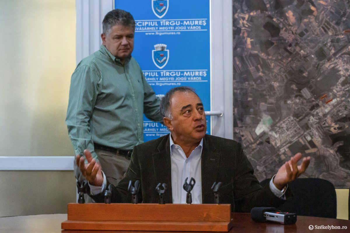 Dorin Florea polgármester és személyes tanácsadója, Claudiu Maior •  Fotó: Haáz Vince