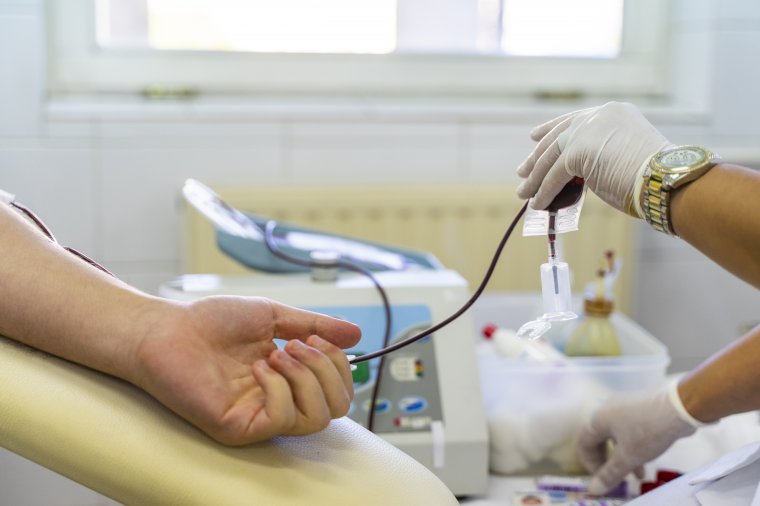 Vásárhelyi tapasztalat: már az első két adag vérplazma beadása után javult egy fertőzött állapota