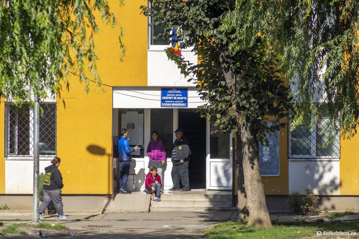 Az éjjeli menhelyen jelenleg még félszázan laknak, családosok és egyedülállók •  Fotó: Haáz Vince