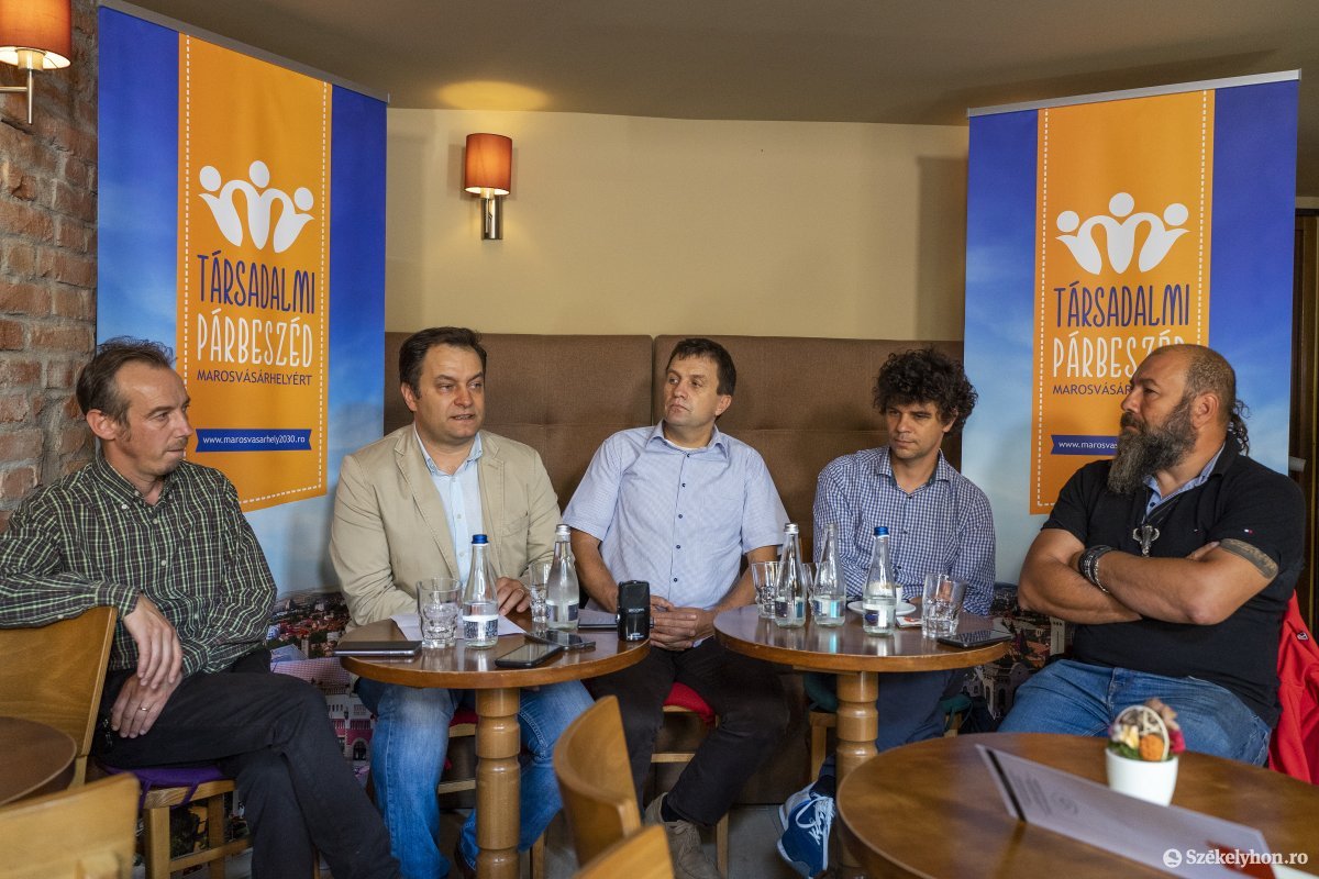 Párbeszédre hívják Marosvásárhely lakóit – jelentették be a társadalmi összefogás kezdeményezői a sajtótájékoztatón &bullet;  Fotó: Haáz Vince