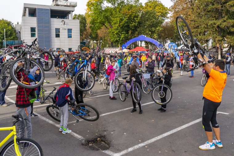 Critical Mass „száműzetésben”: sokan maradtak távol