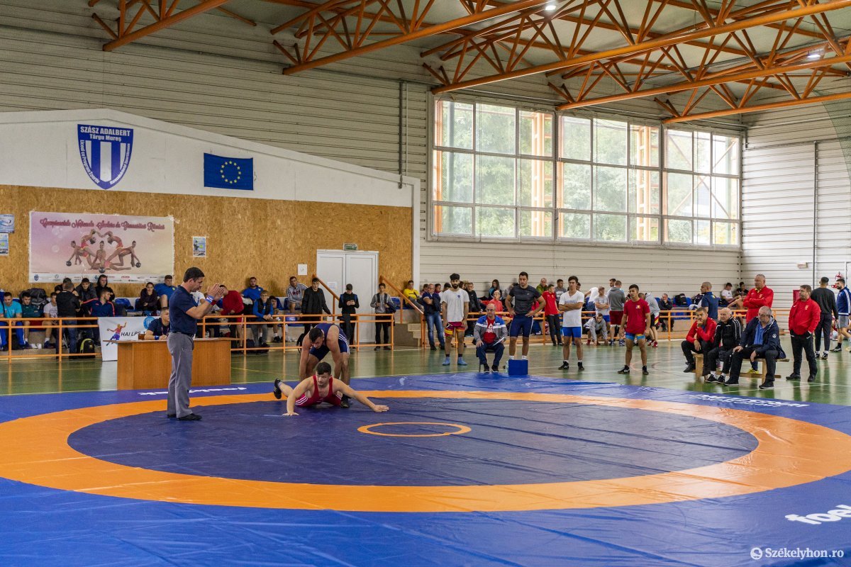 Birkozóverseny a Szász Albert Sportlíceum termében • Fotó: Haáz Vince