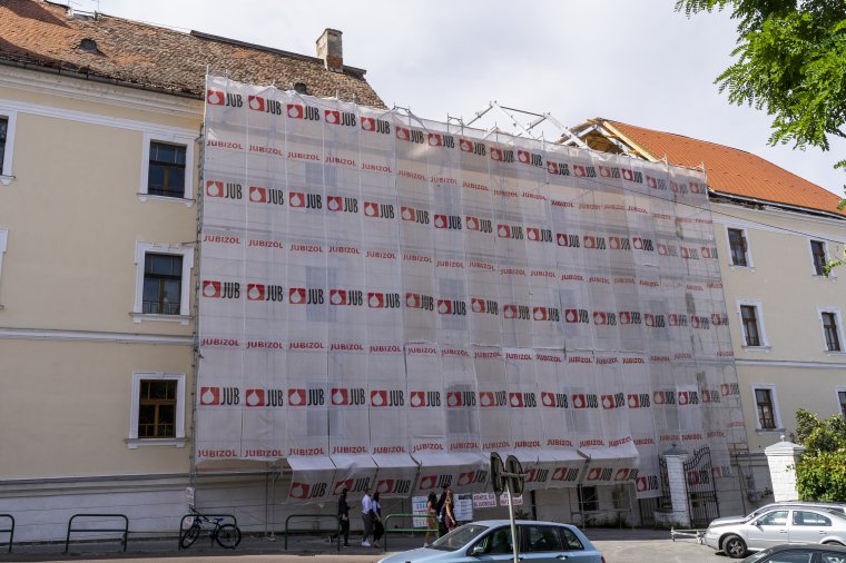 Nem jött be az optimista forgatókönyv: tanévkezdéskor még tart a felújítás a Bolyaiban
