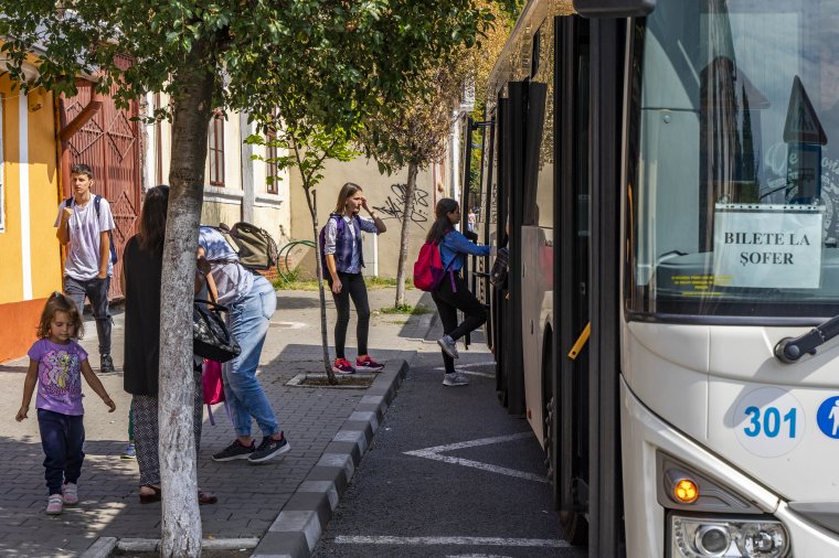 Hétszáz ingázó diák utazási költségeit térítik meg Háromszéken