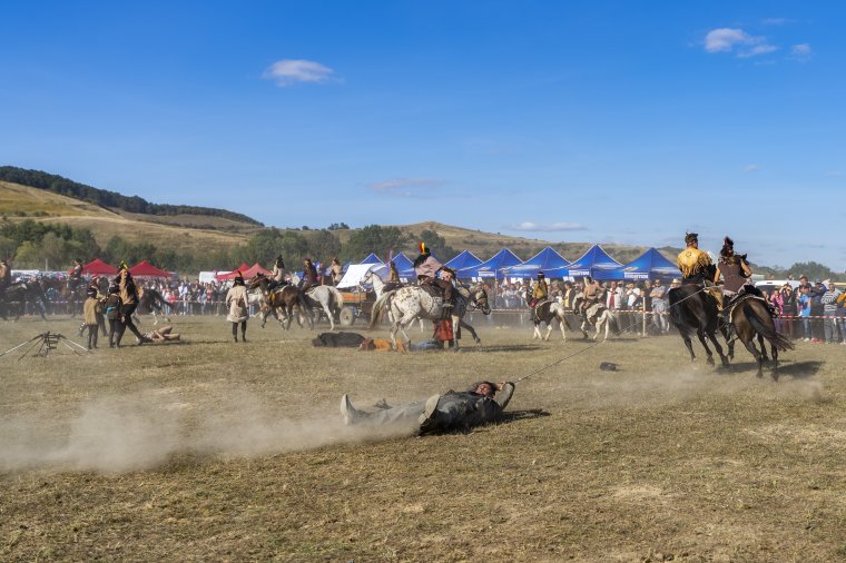 Ember futtatta a lovat, ló húzta az embert