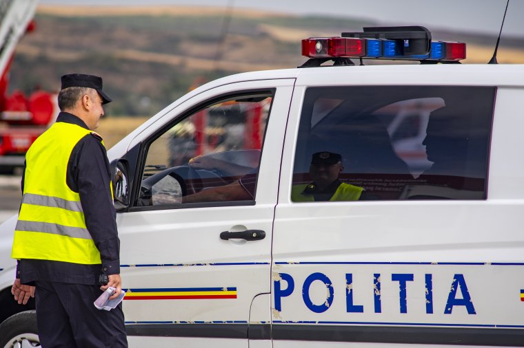 Versenypályán fejlesztik a rendőrök a gépjárművezetői ismereteiket