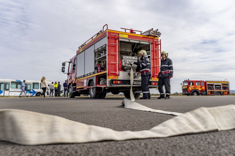 Teljesen kiégett egy busz az A1-es autópályán, az utasok épségben megúszták a kalandot