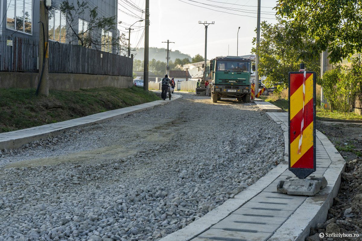 Az útjavítások tervei elkészültek, a költségvetésre azonban még várni kell •  Fotó: Haáz Vince