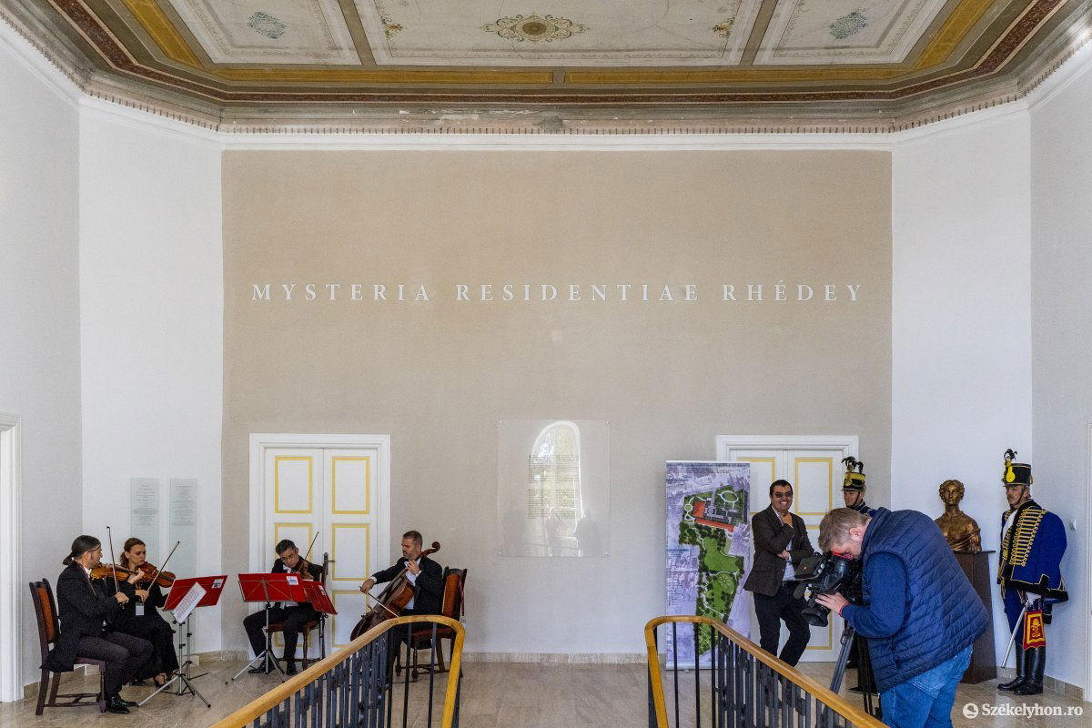 A Rhédey-kastély titkaiba ígér bepillantást a kiállítótér •  Fotó: Haáz Vince