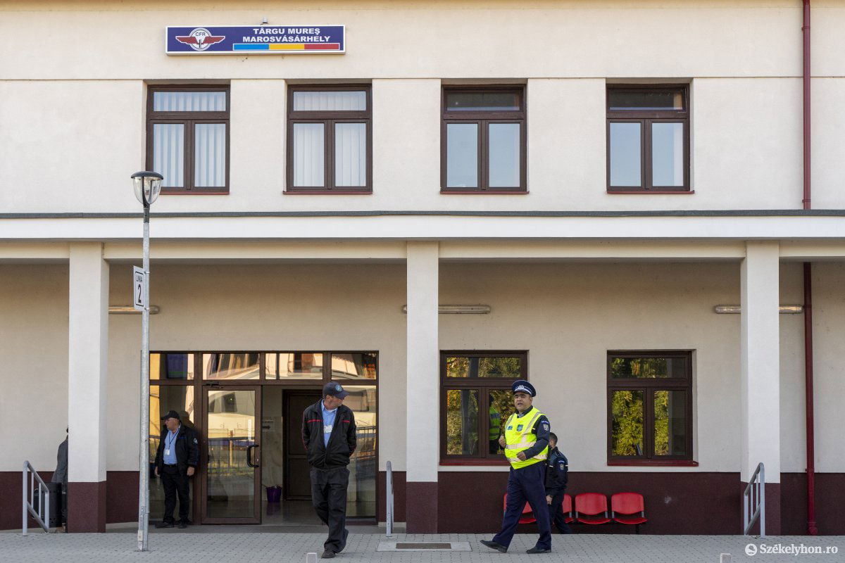 A vonatokon és az állomásokban ellenőriztek a rendőrök. Archív •  Fotó: Haáz Vince