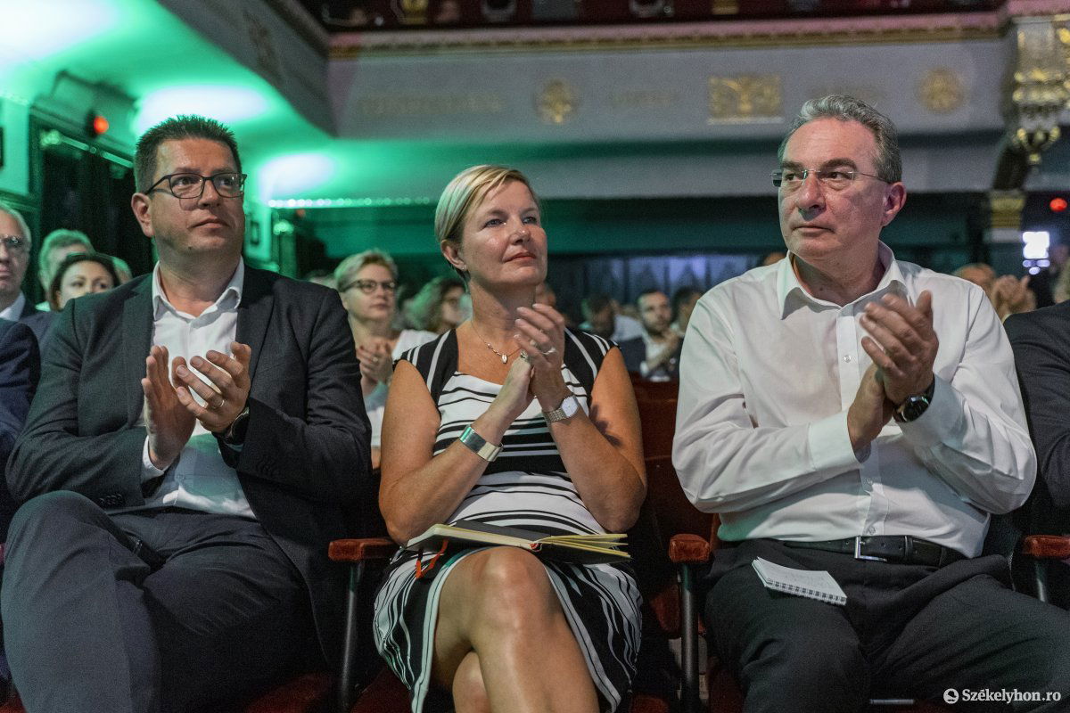 Vincze Loránt és Winkler Gyula újrázhat az uniós törvényhozásban. Középen a 2019-ben az EP-lista 3. helyére rangsorolt, az RMDSZ-ben már aktívan nem politizáló Hegedüs Csilla •  Fotó: Haáz Vince