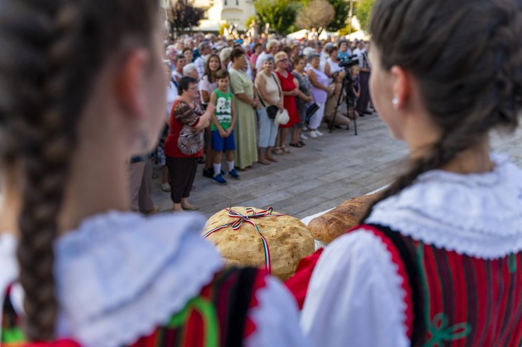 Kenyérszentelés a Szent István-napi ünnepen